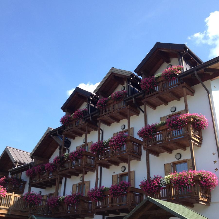 Hotel Kapriol Castello Tesino Exterior foto